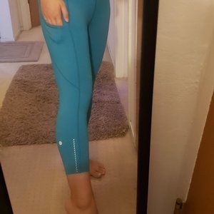 Lululemon 7/8-ths length/capri blue tights sz 6